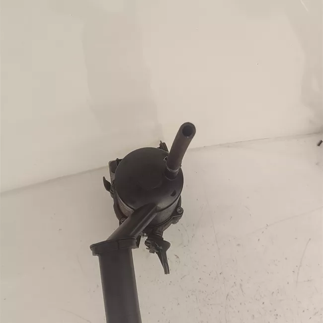 Pompa servosterzo con serbatoio