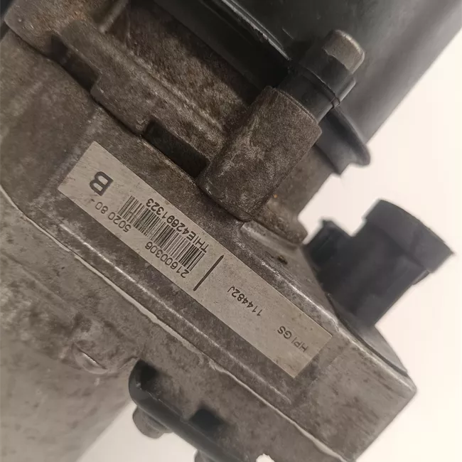 Pompa servosterzo con serbatoio