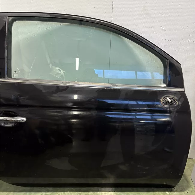 Porta anteriore destra