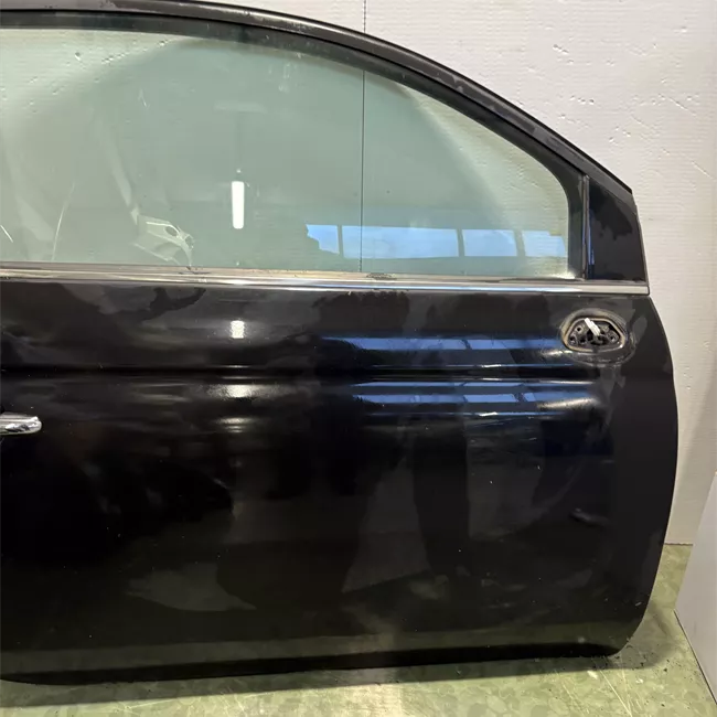 Porta anteriore destra