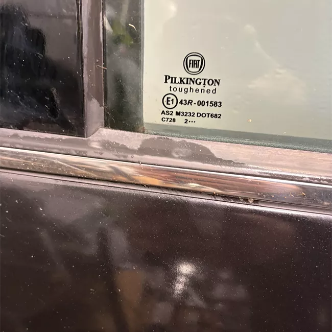 Porta anteriore destra