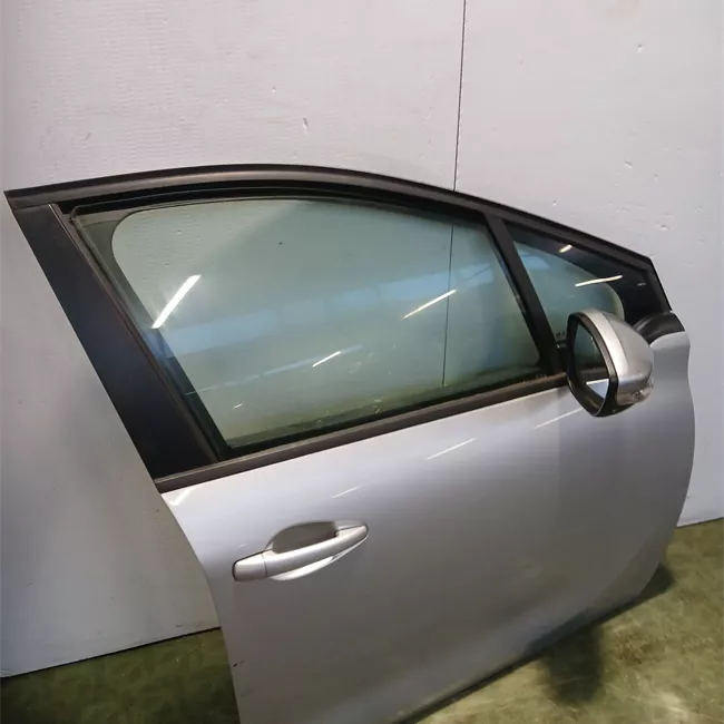 Porta anteriore destra