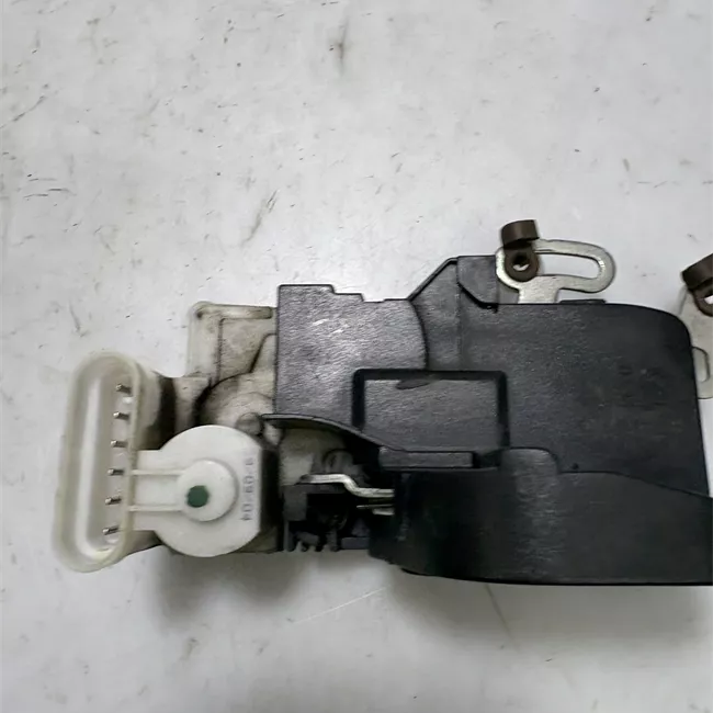 Serratura chiusura centralizzata porta anteriore destra