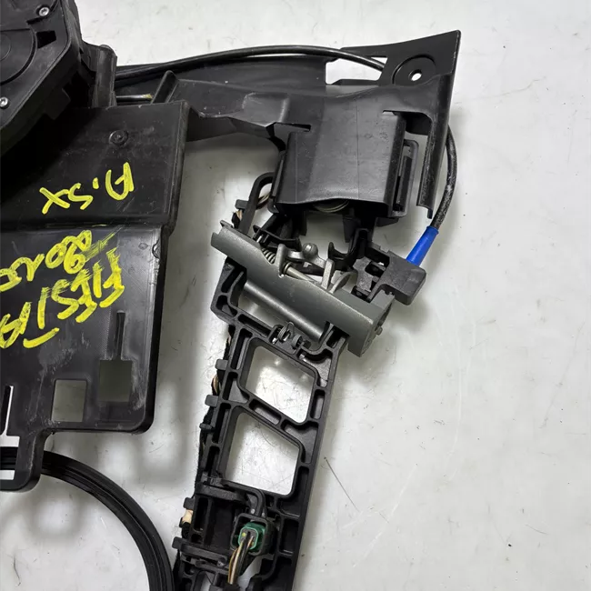 Serratura porta anteriore sinistra con dispositivo antifurto