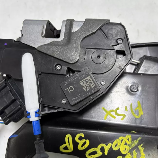 Serratura porta anteriore sinistra con dispositivo antifurto