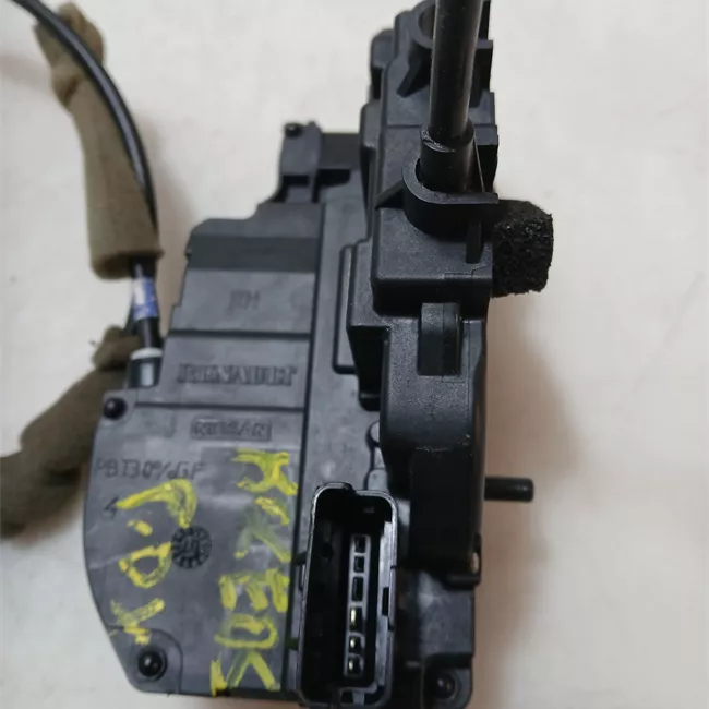 Serratura porta posteriore destra con bloccaggio elettromagnetico