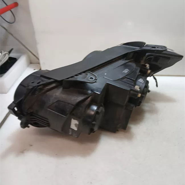 Proiettore destro con regolazione manuale/cornice cromata