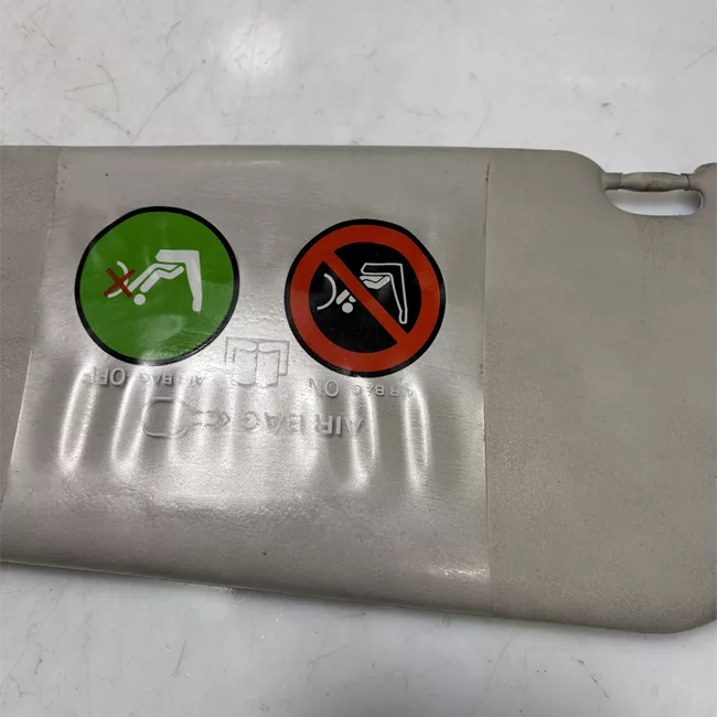 Aletta parasole parabrezza sinistra con specchio