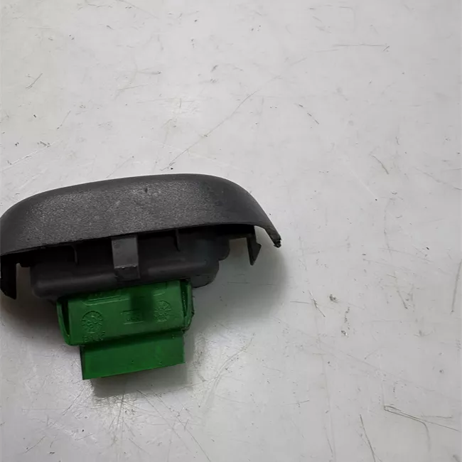 Interruttore alzacristalli porta anteriore sinistro