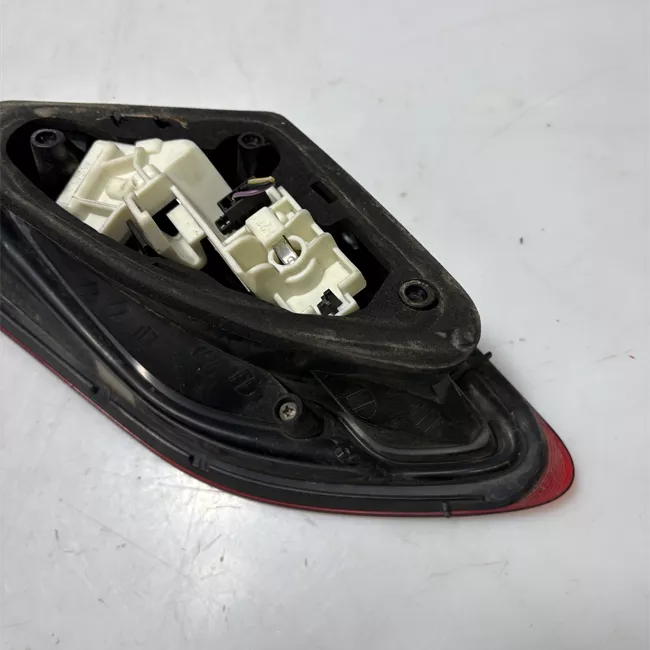 Fanale posteriore parte interno sinistro con proiettori xeno