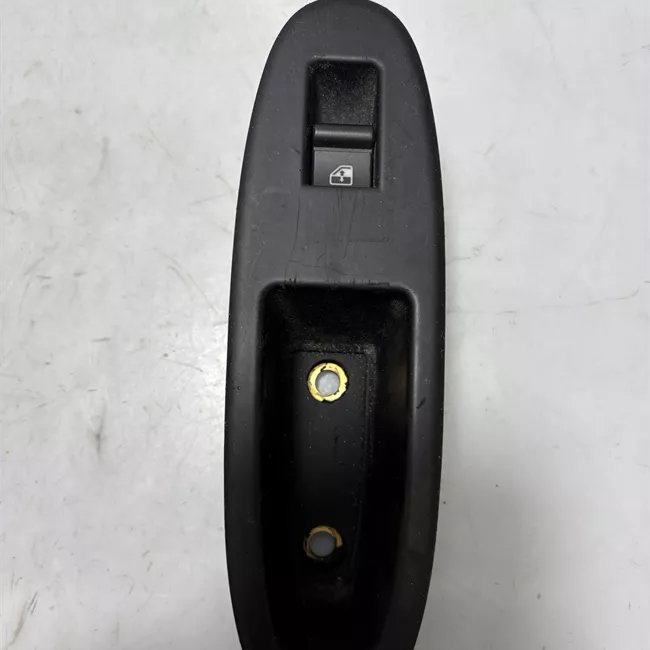 Interruttore alzacristalli porta posteriore sinistro