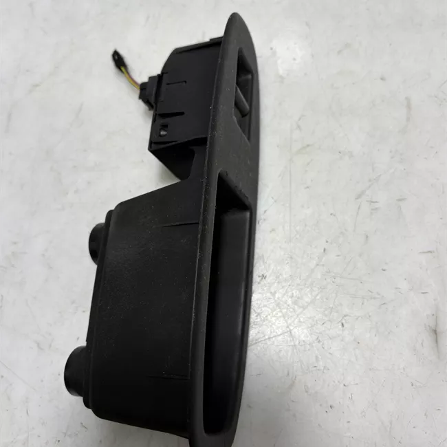 Interruttore alzacristalli porta posteriore sinistro