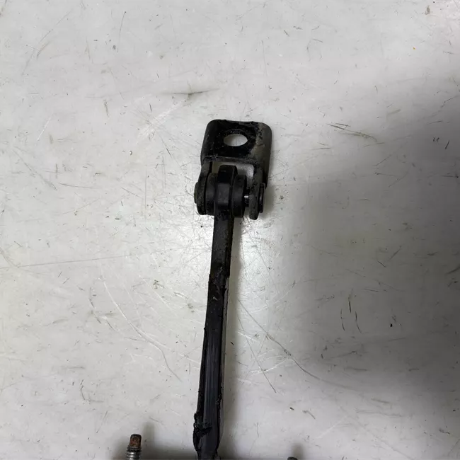 Fermo porta posteriore sinistro