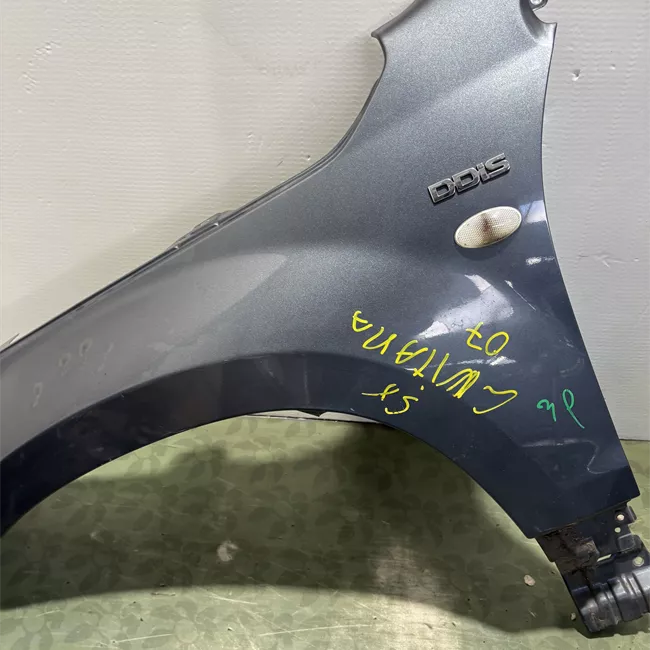 Parafango anteriore sinistro con fanalino laterale