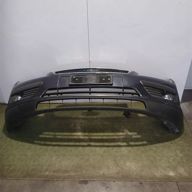 Paraurti anteriore con primer