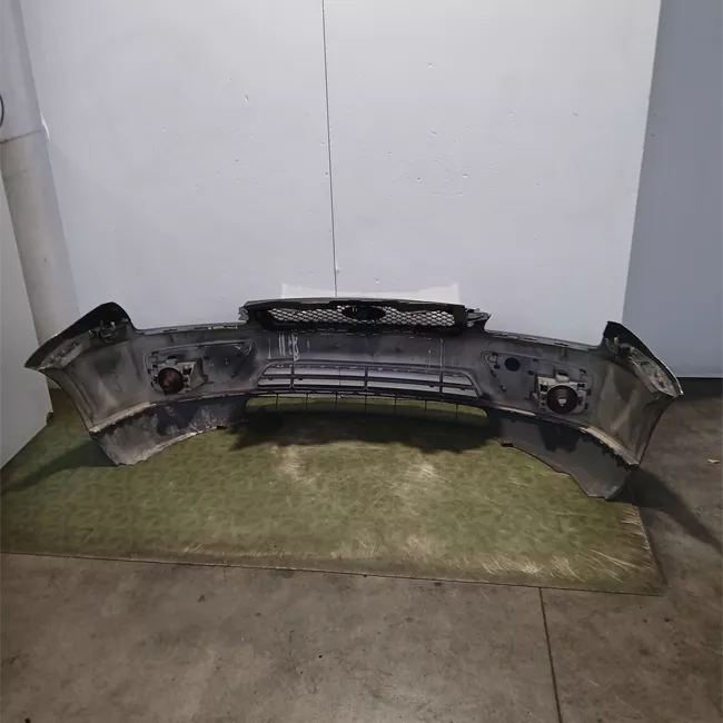 Paraurti anteriore con primer