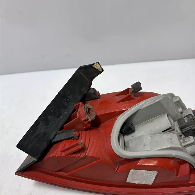 Fanale posteriore parte esterno sinistro