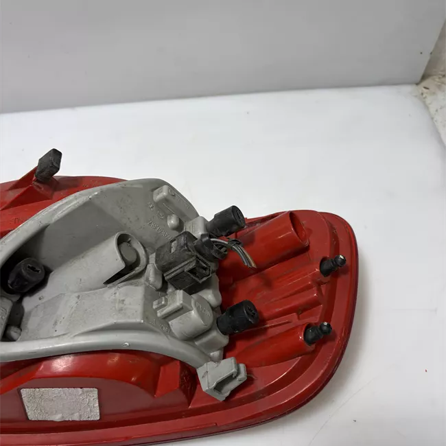 Fanale posteriore parte esterno sinistro