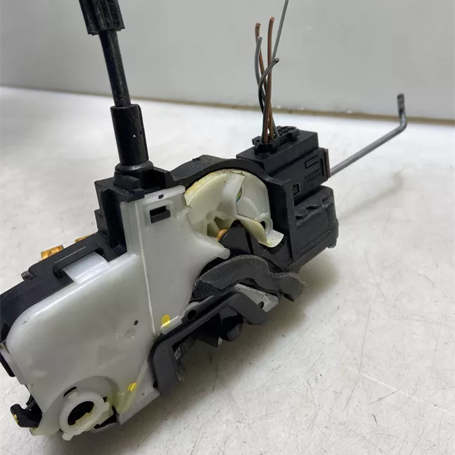 Serratura porta anteriore destra