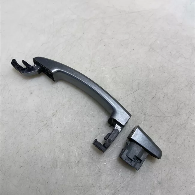 Maniglia porta anteriore sinistra con striscia cromata primer