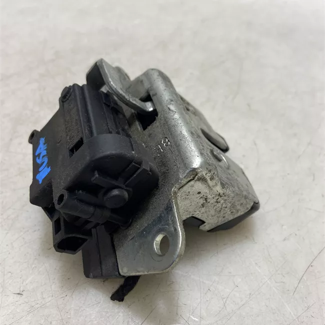 Serratura chiusura centralizzata portello posteriore