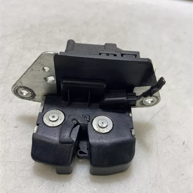 Serratura chiusura centralizzata portello posteriore