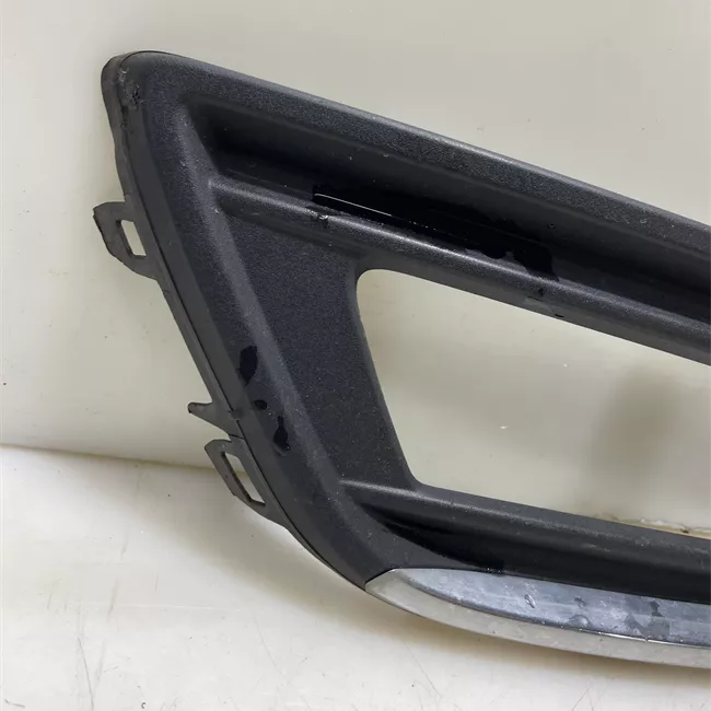 Griglia laterale paraurti anteriore destra con cornice fendinebbia cromata