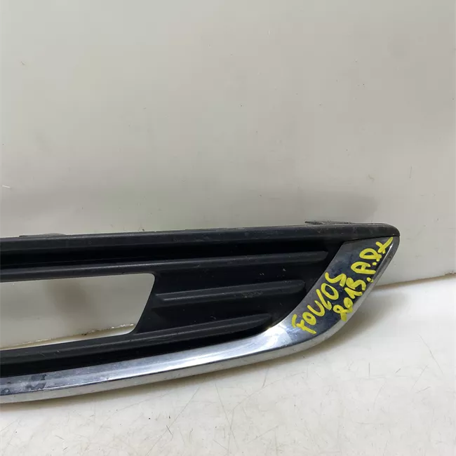 Griglia laterale paraurti anteriore destra con cornice fendinebbia cromata