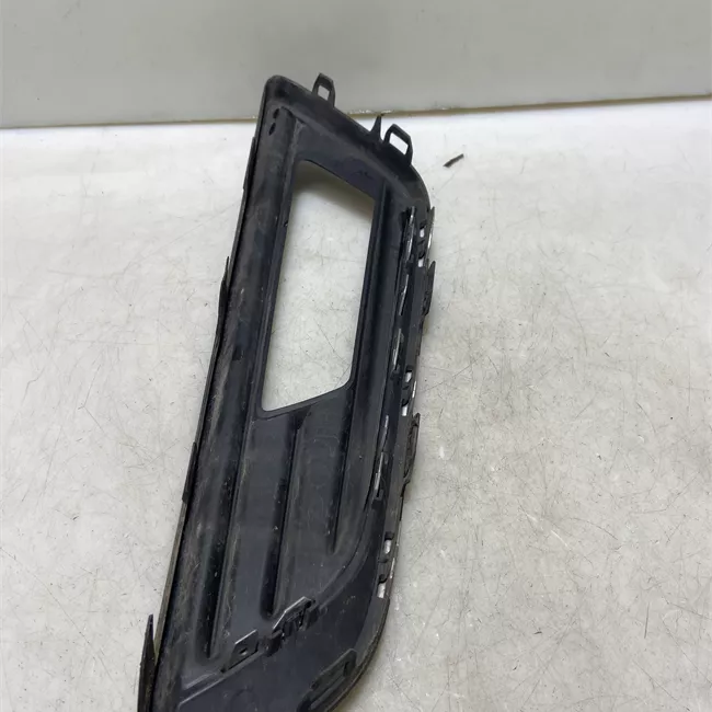 Griglia laterale paraurti anteriore destra con cornice fendinebbia cromata