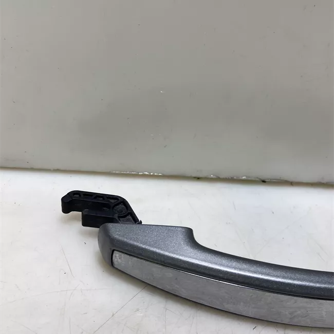 Maniglia porta posteriore sinistra con striscia cromata primer
