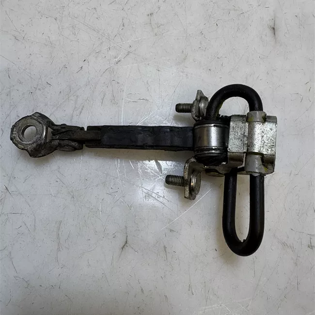 Fermo porta anteriore sinistro