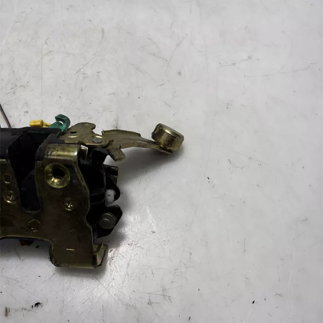 Serratura porta anteriore sinistra