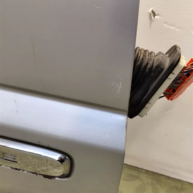 Porta anteriore destra