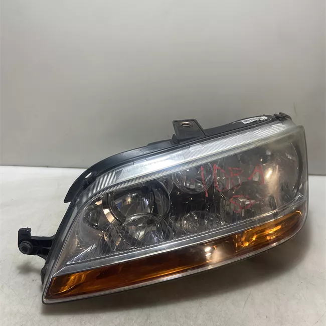 Proiettore sinistro con Fendinebbia