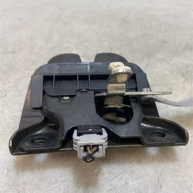 Serratura portello posteriore con interruttore