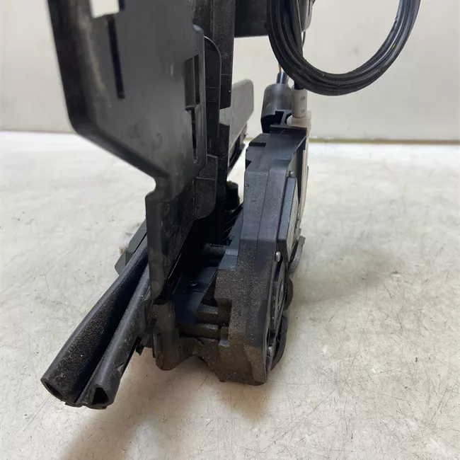 Serratura porta anteriore sinistra