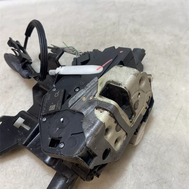 Serratura porta anteriore sinistra