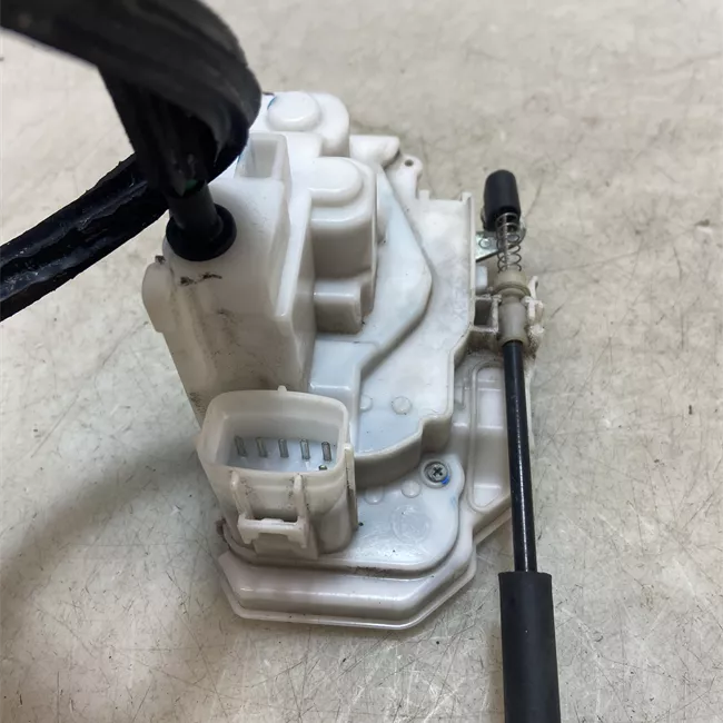 Serratura porta anteriore destra con allarme