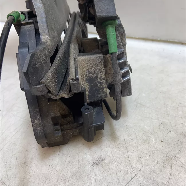 Serratura porta posteriore destra con sistema di chiusura centrale