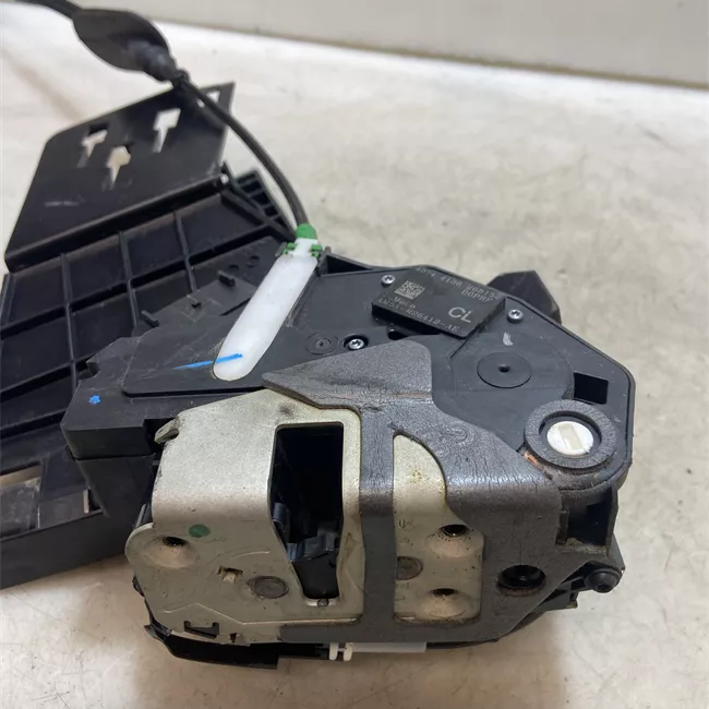 Serratura porta posteriore destra con sistema di chiusura centrale