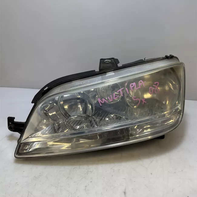 Proiettore sinistro con fendinebbia