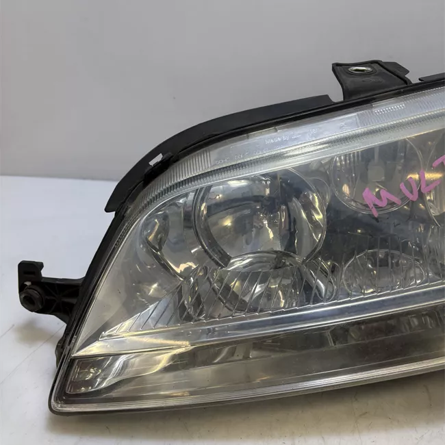 Proiettore sinistro con fendinebbia