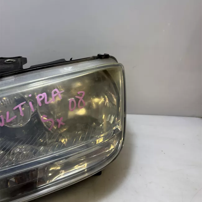 Proiettore sinistro con fendinebbia