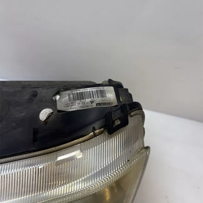 Proiettore sinistro con fendinebbia