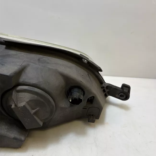 Proiettore sinistro con fendinebbia