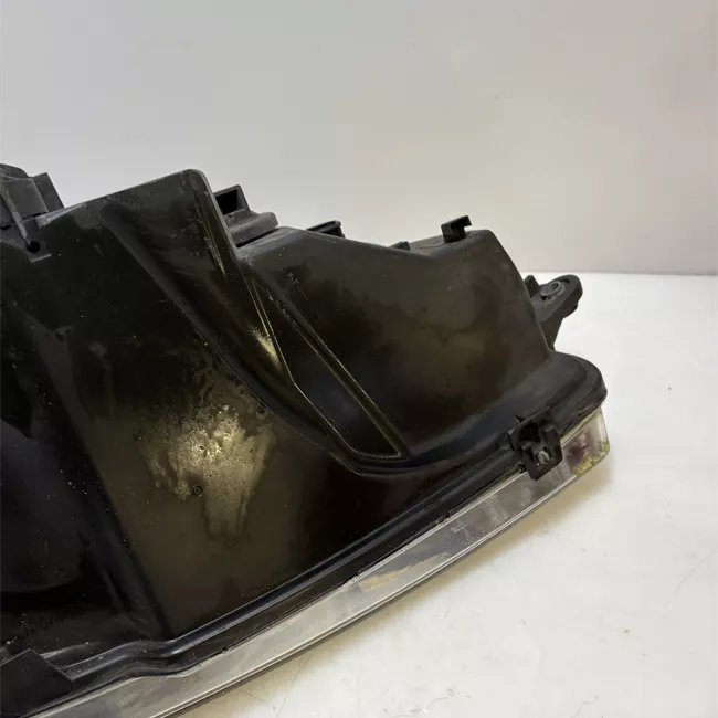 Proiettore sinistro con fendinebbia