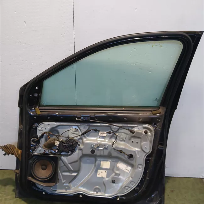 Porta anteriore destra