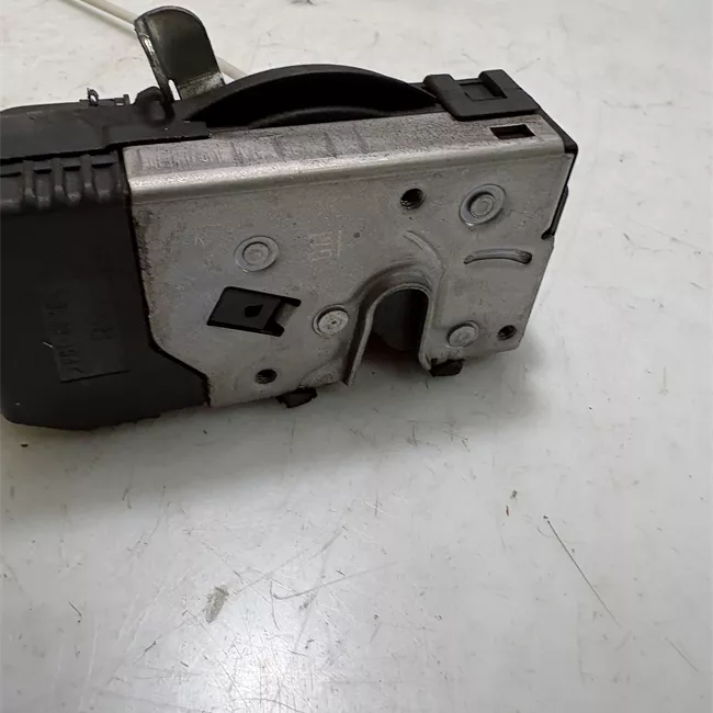 Serratura porta anteriore destra