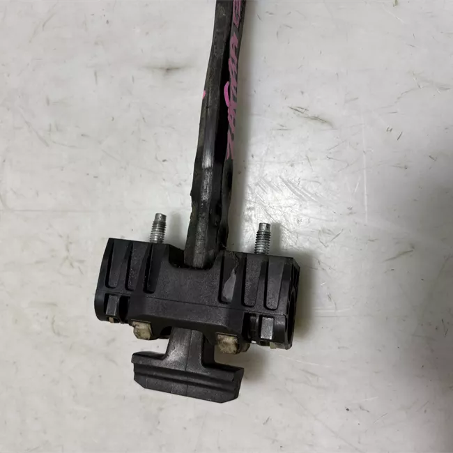 Fermo porta anteriore destro