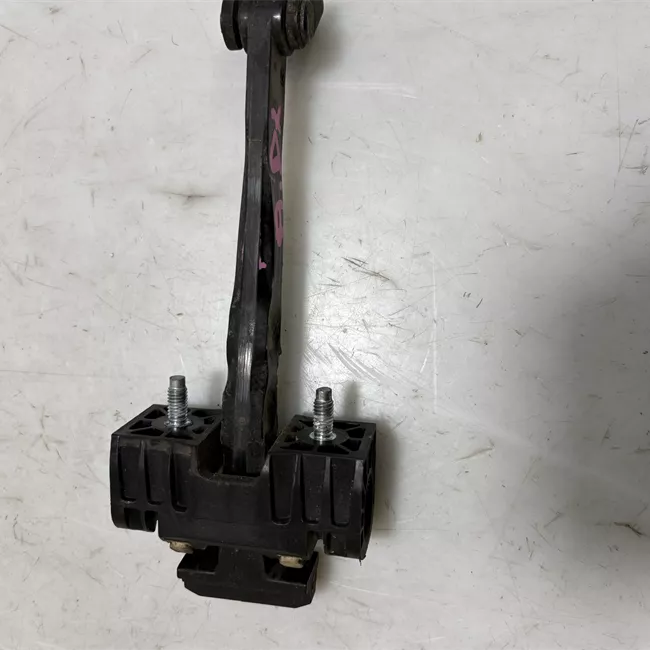 Fermo porta anteriore destro